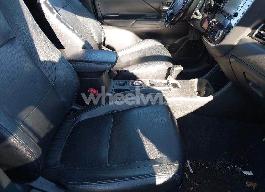 Photo 5 of 2016 Mitsubishi Outlander GT (VIN JA4JZ4AX2GZ054073)