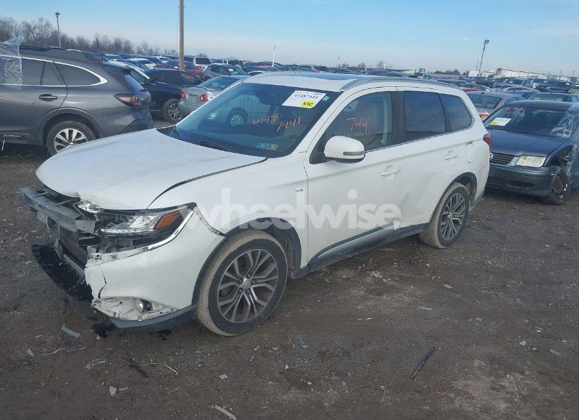Photo 2 of 2016 Mitsubishi Outlander GT (VIN JA4JZ4AX4GZ054124)