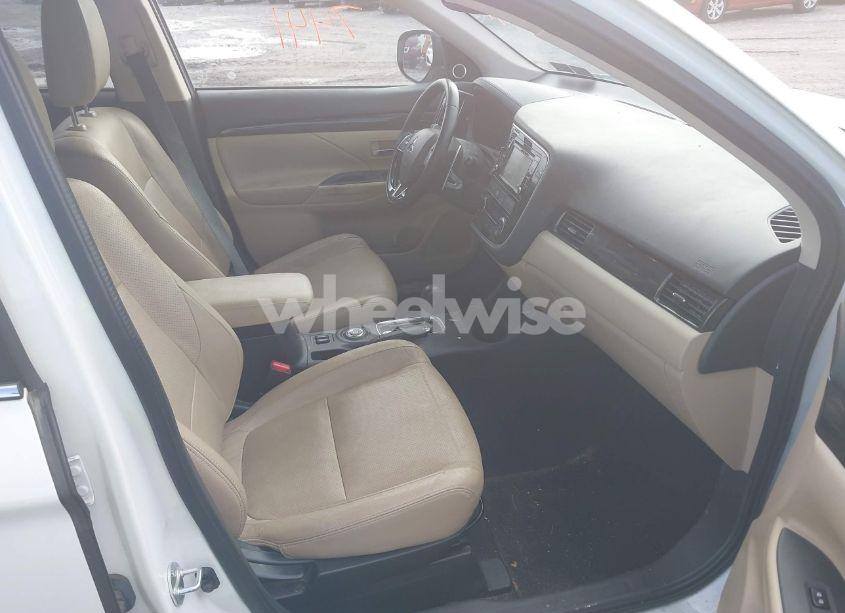 Photo 5 of 2016 Mitsubishi Outlander GT (VIN JA4JZ4AX4GZ054124)