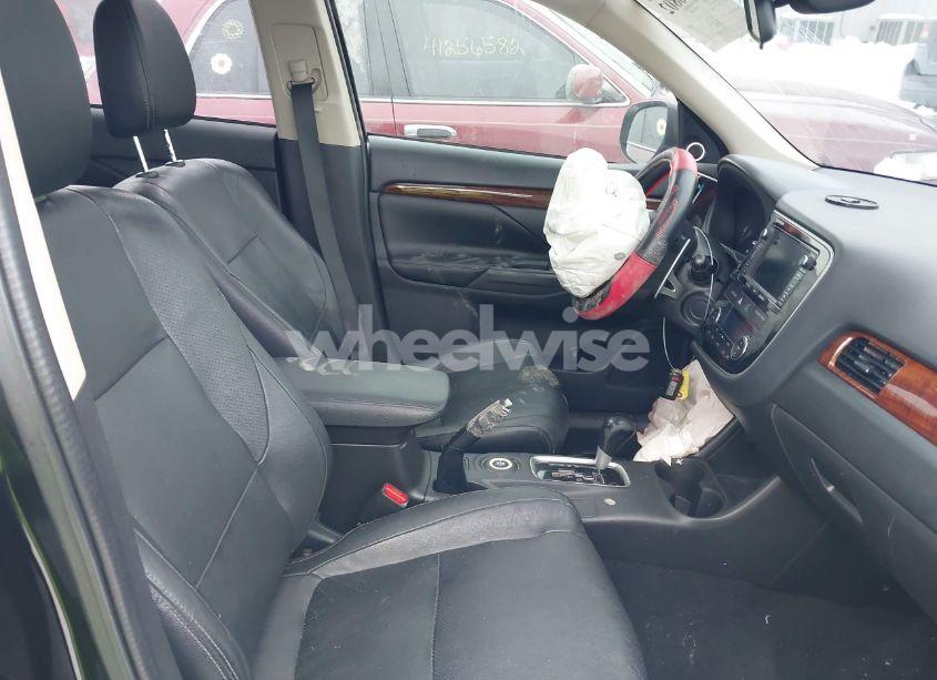 Photo 5 of 2014 Mitsubishi Outlander GT (VIN JA4JZ4AX5EZ017046)