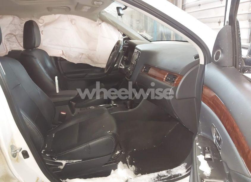 Photo 5 of 2015 Mitsubishi Outlander GT (VIN JA4JZ4AX6FZ012827)