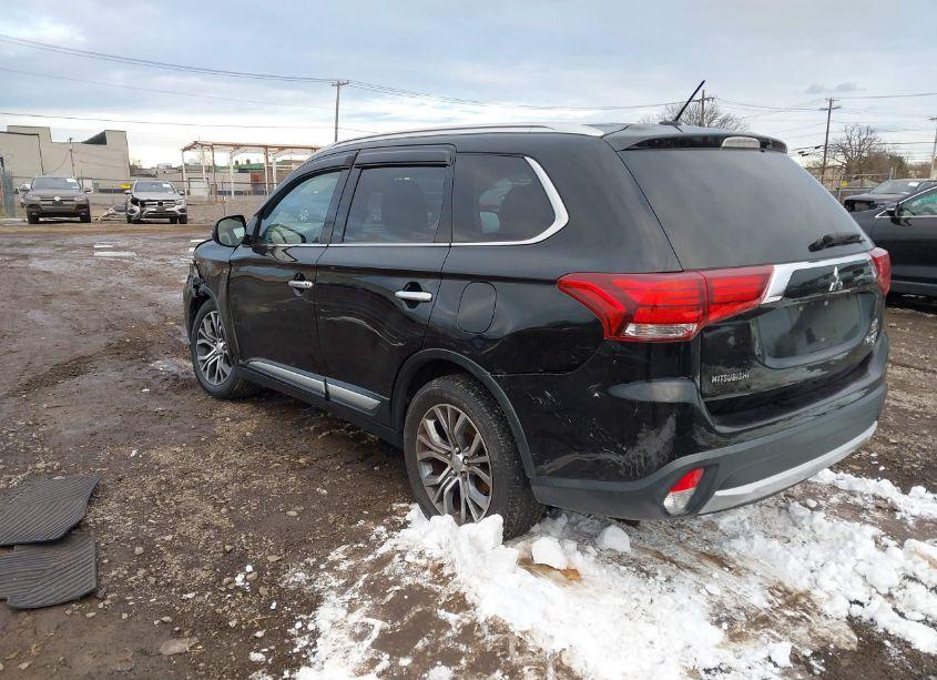 Photo 3 of 2016 Mitsubishi Outlander GT (VIN JA4JZ4AX7GZ061181)