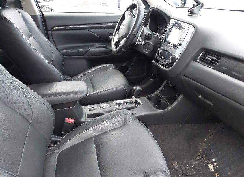 Photo 5 of 2016 Mitsubishi Outlander GT (VIN JA4JZ4AX7GZ061181)