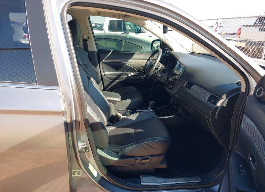 Photo 5 of 2019 Mitsubishi Outlander GT (VIN JA4JZ4AX7KZ037679)