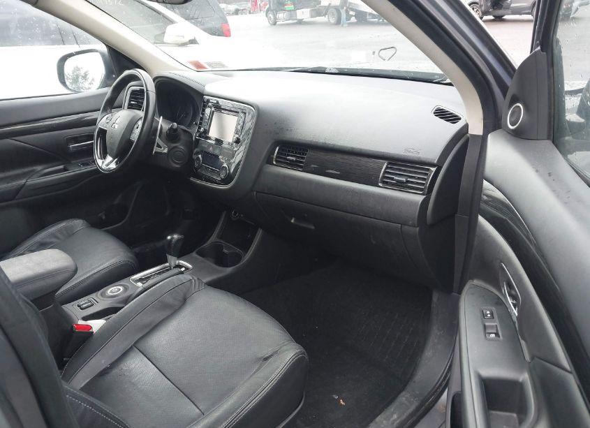 Photo 5 of 2016 Mitsubishi Outlander GT (VIN JA4JZ4AXXGZ036856)