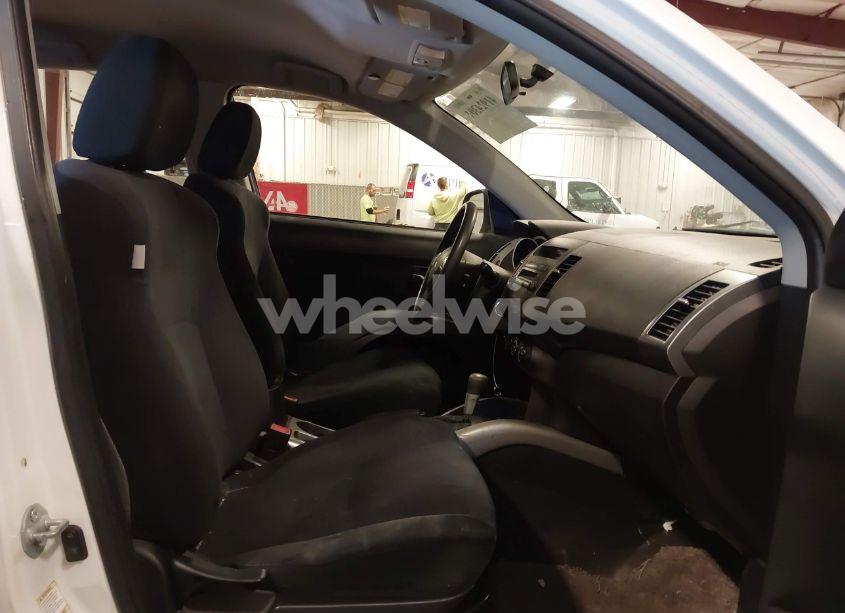 Photo 5 of 2009 Mitsubishi Outlander ES (VIN JA4LS21W79Z005687)