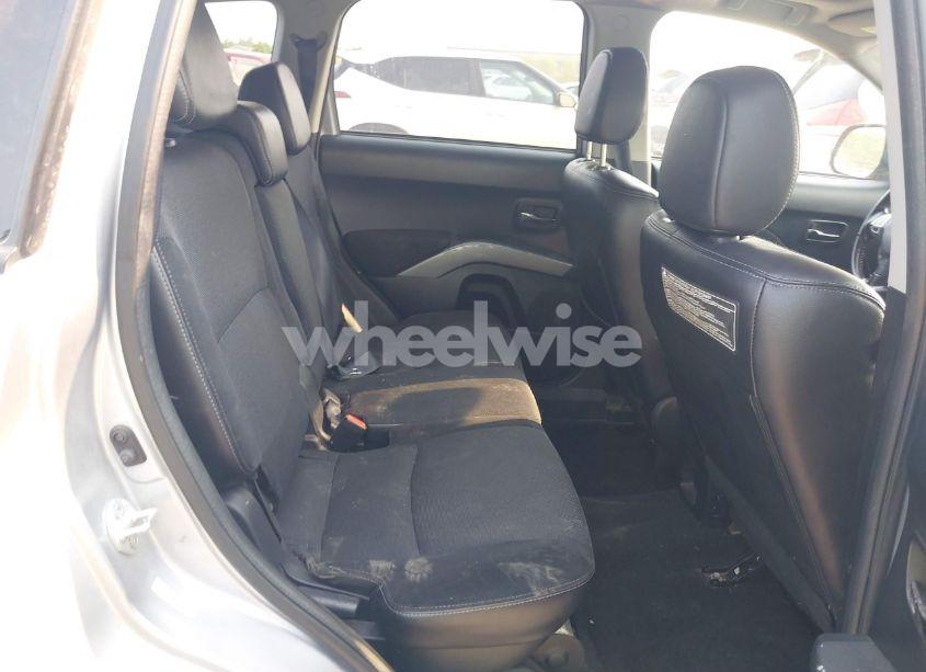 Photo 8 of 2009 Mitsubishi Outlander SE (VIN JA4LT31W09Z014816)