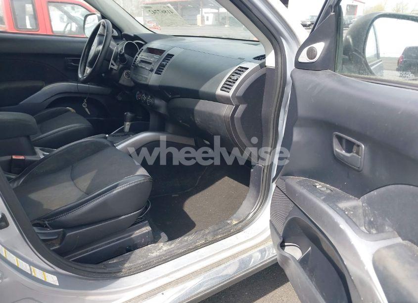 Photo 5 of 2008 Mitsubishi Outlander SE (VIN JA4LT31W28Z012886)