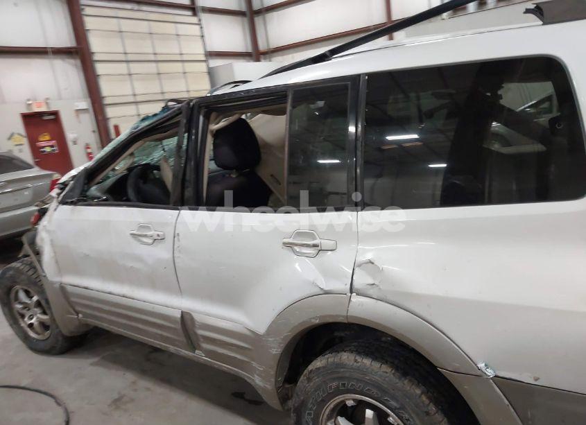 Photo 13 of 2002 Mitsubishi Montero LIMITED (VIN JA4MW51R92J011709)