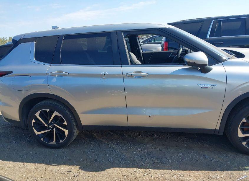 Photo 13 of 2023 Mitsubishi Outlander PHEV (VIN JA4T5UA98PZ062751)