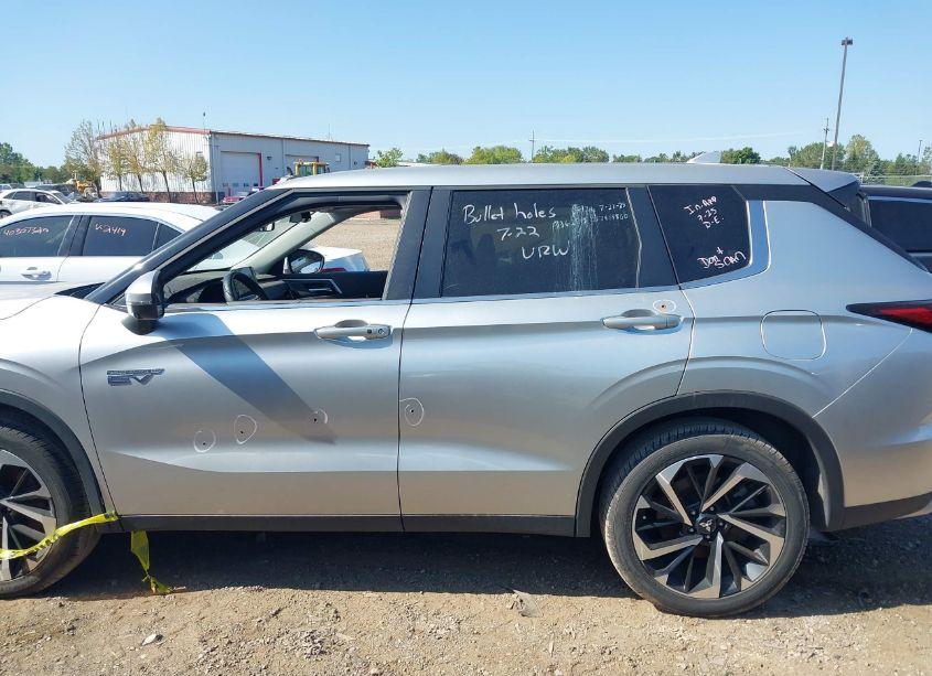 Photo 14 of 2023 Mitsubishi Outlander PHEV (VIN JA4T5UA98PZ062751)