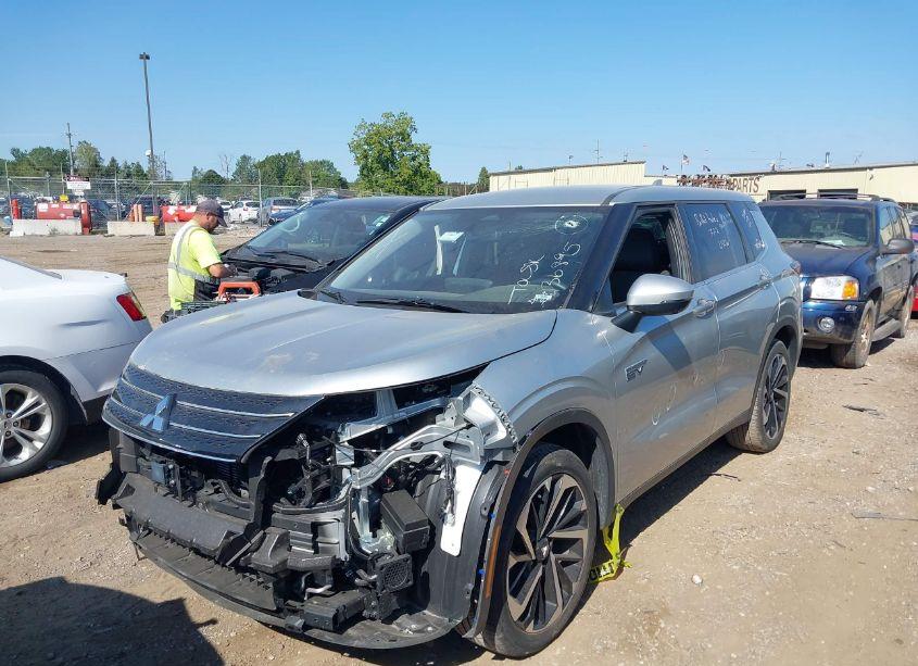 Photo 2 of 2023 Mitsubishi Outlander PHEV (VIN JA4T5UA98PZ062751)