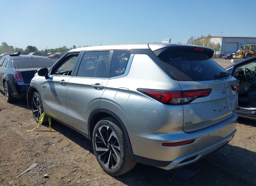 Photo 3 of 2023 Mitsubishi Outlander PHEV (VIN JA4T5UA98PZ062751)