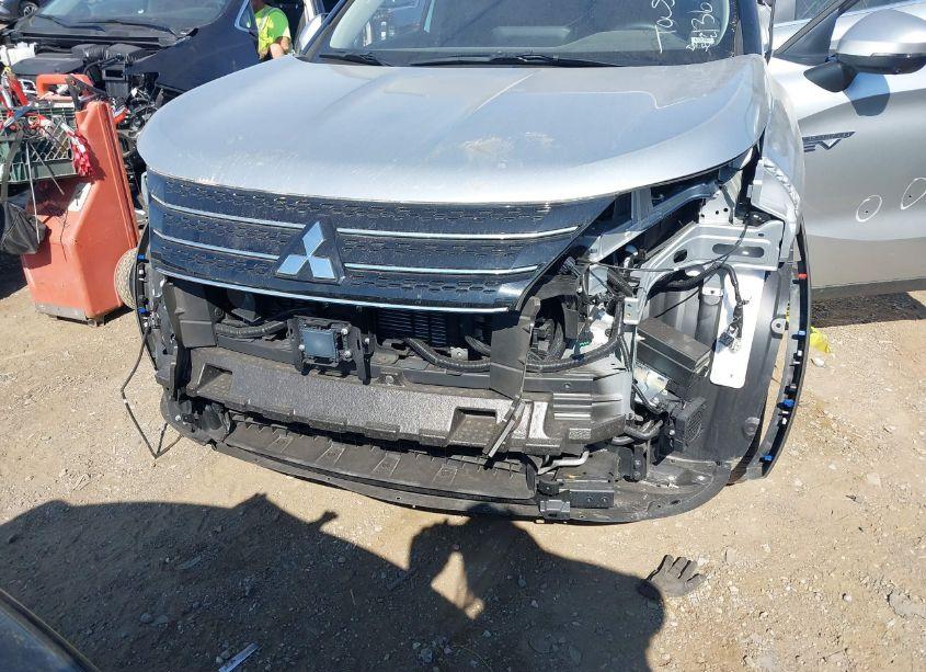 Photo 6 of 2023 Mitsubishi Outlander PHEV (VIN JA4T5UA98PZ062751)