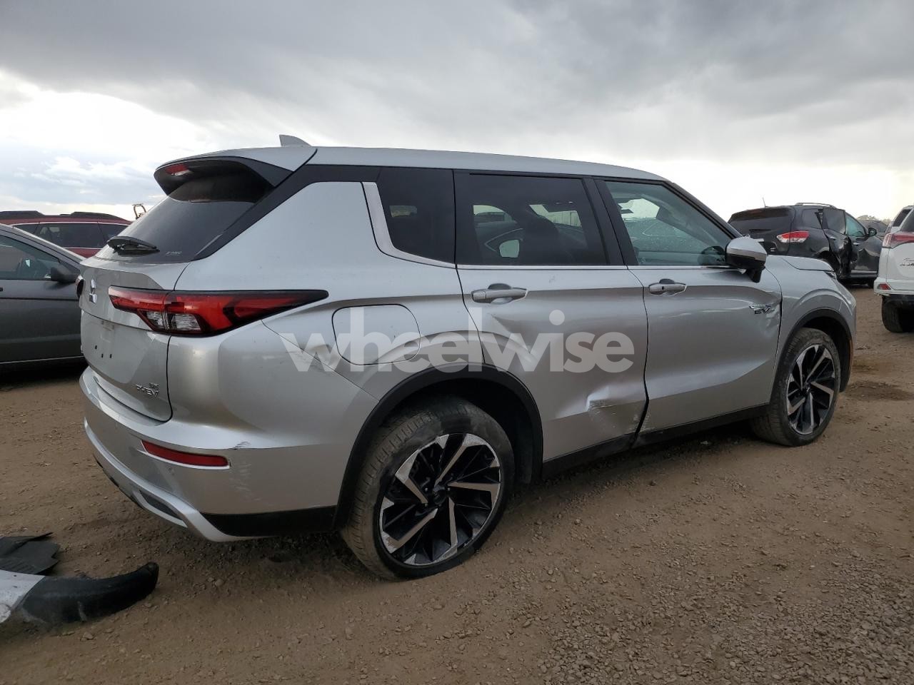 Photo 3 of 2025 MITSUBISHI OUTLANDER SE (VIN JA4T5VA91SZ001451)