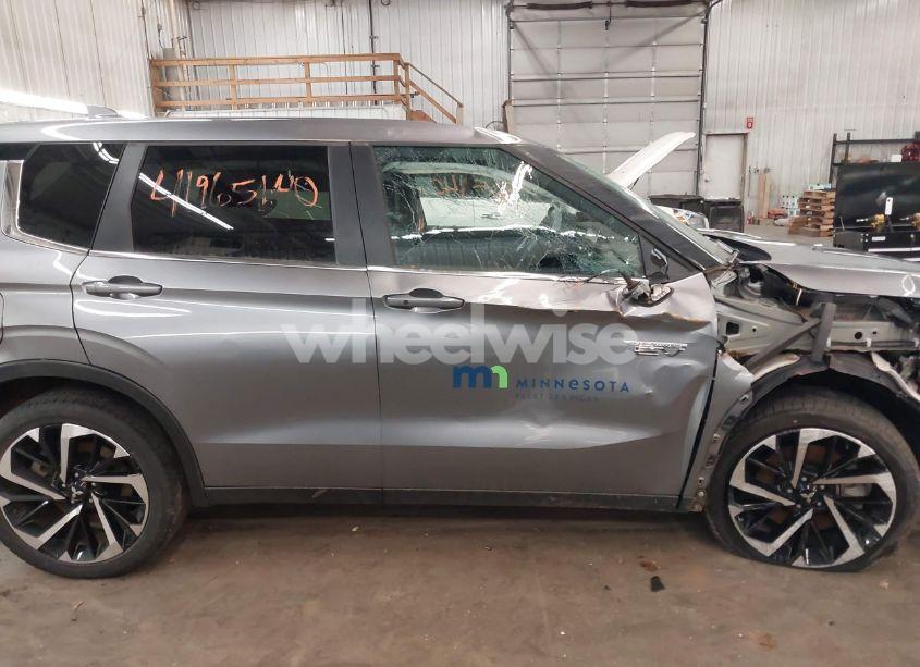 Photo 14 of 2024 Mitsubishi Outlander PHEV SE S-AWC (VIN JA4T5VA94RZ047432)