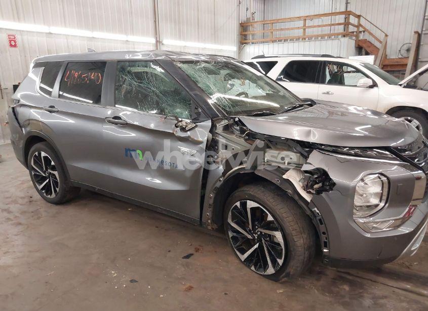 Photo 18 of 2024 Mitsubishi Outlander PHEV SE S-AWC (VIN JA4T5VA94RZ047432)
