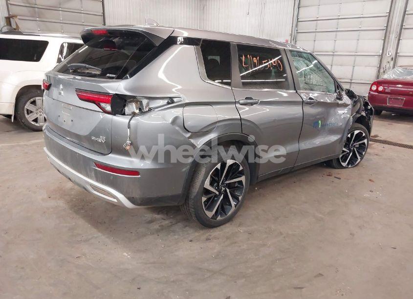 Photo 4 of 2024 Mitsubishi Outlander PHEV SE S-AWC (VIN JA4T5VA94RZ047432)