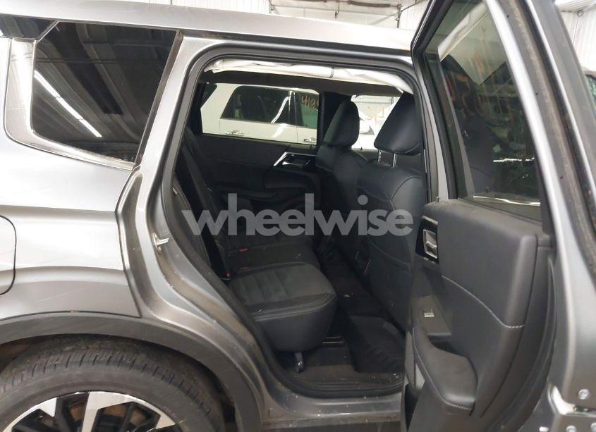 Photo 8 of 2024 Mitsubishi Outlander PHEV SE S-AWC (VIN JA4T5VA94RZ047432)