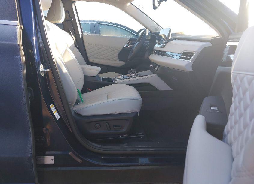 Photo 5 of 2024 Mitsubishi Outlander PHEV SEL BLACK EDITION/SEL PLATINUM EDITION/SEL S-AWC (VIN JA4T5WA99RZ065978)