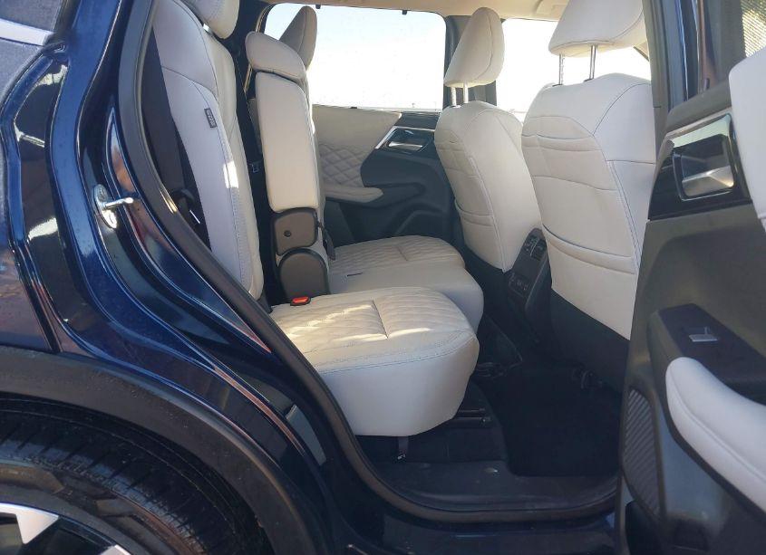 Photo 8 of 2024 Mitsubishi Outlander PHEV SEL BLACK EDITION/SEL PLATINUM EDITION/SEL S-AWC (VIN JA4T5WA99RZ065978)