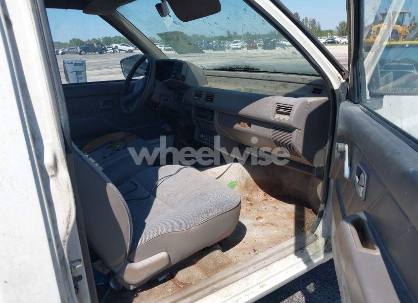 Photo 5 of 1994 Isuzu Conventional SHORT BED (VIN JAACL11LXR7217702)