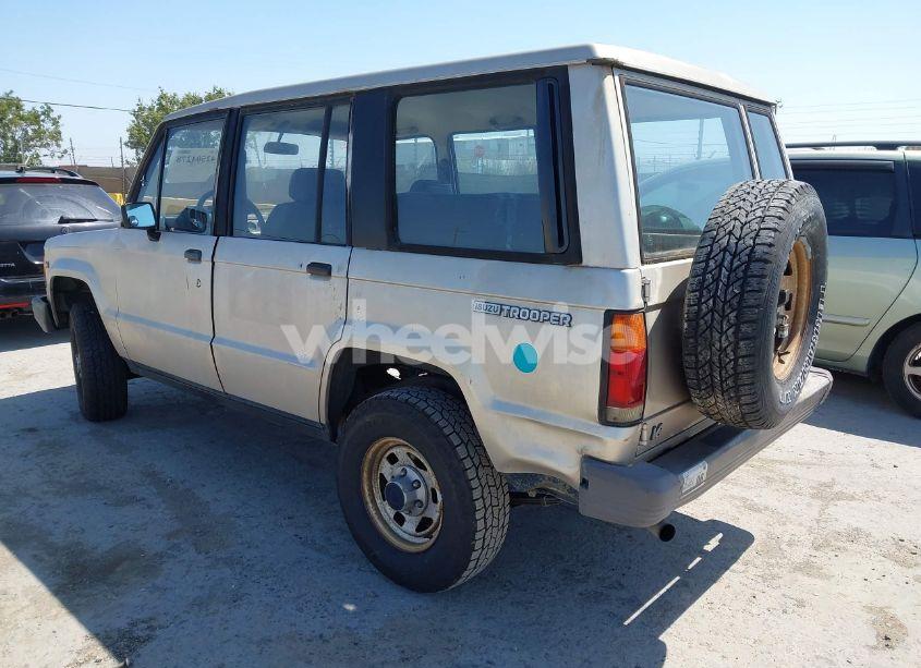 Photo 3 of 1990 Isuzu Trooper (VIN JACCH58R4L8907425)