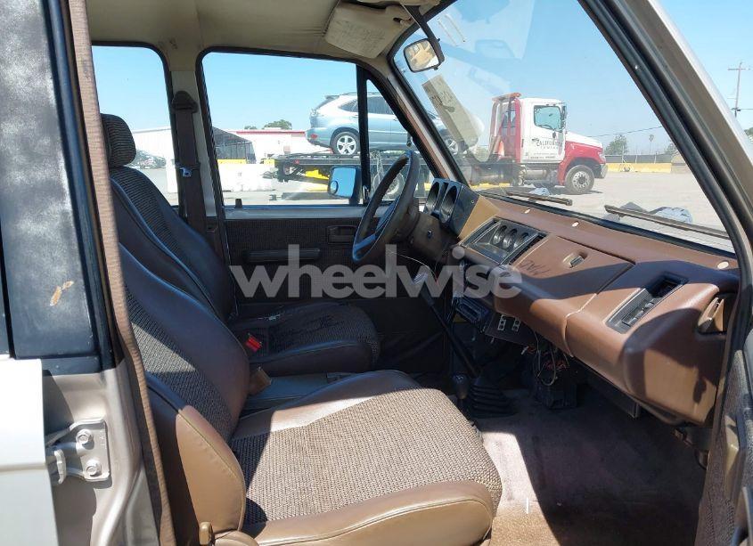 Photo 5 of 1990 Isuzu Trooper (VIN JACCH58R4L8907425)