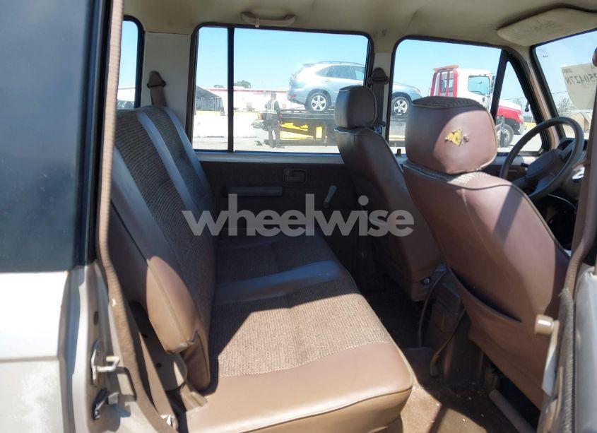 Photo 8 of 1990 Isuzu Trooper (VIN JACCH58R4L8907425)