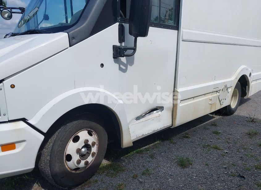 Photo 11 of 2013 Isuzu Commercial VAN (VIN JALB4T170D7W00118)