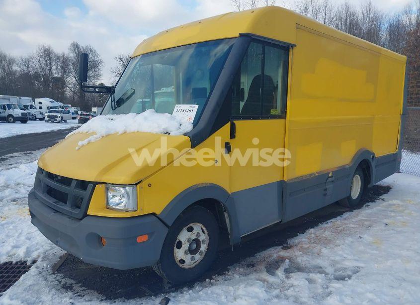 Photo 2 of 2017 Isuzu Reach N/A (VIN JALB4T177H7W00560)