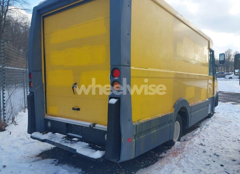 Photo 4 of 2017 Isuzu Reach N/A (VIN JALB4T177H7W00560)