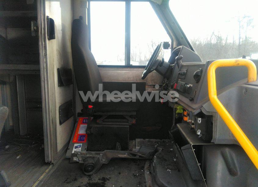 Photo 7 of 2016 Isuzu Npr (VIN JALB4T178G7W01277)