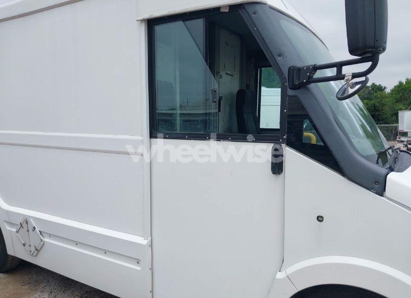 Photo 12 of 2013 Isuzu Commercial VAN (VIN JALB4T179D7W00764)