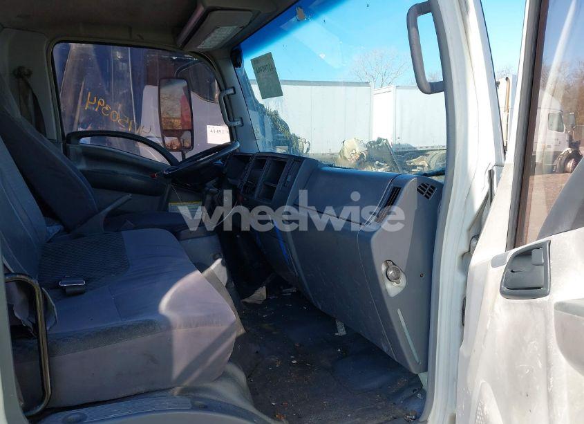 Photo 5 of 2009 Isuzu Npr (VIN JALB4W16X97400685)