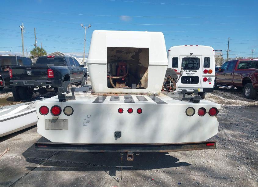 Photo 16 of 2002 Isuzu Npr N/A (VIN JALC4B14927003924)