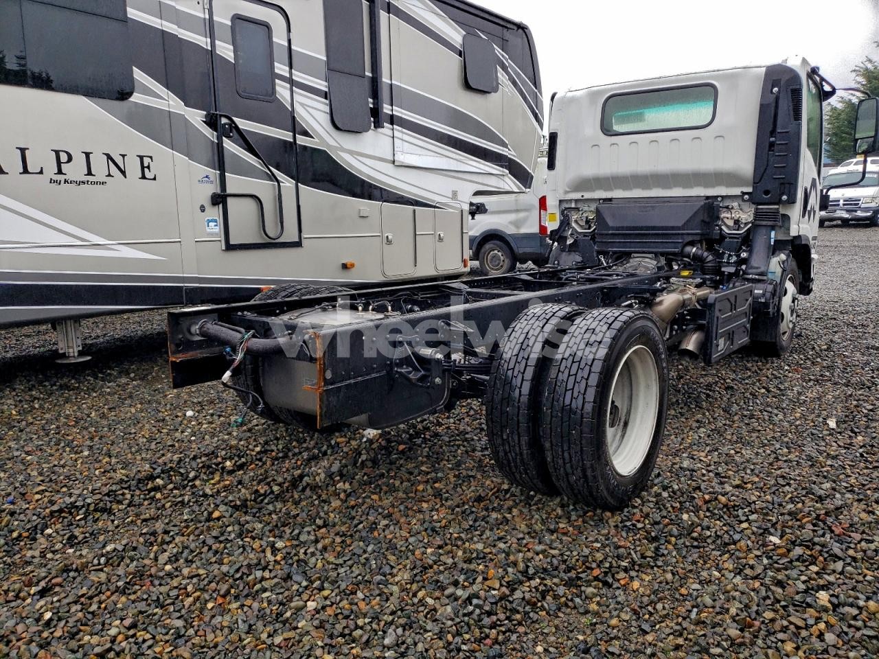 Photo 3 of 2025 ISUZU NPR XD TRUCK CAB AND CHASSIS (VIN JALC4W167S7K00387)