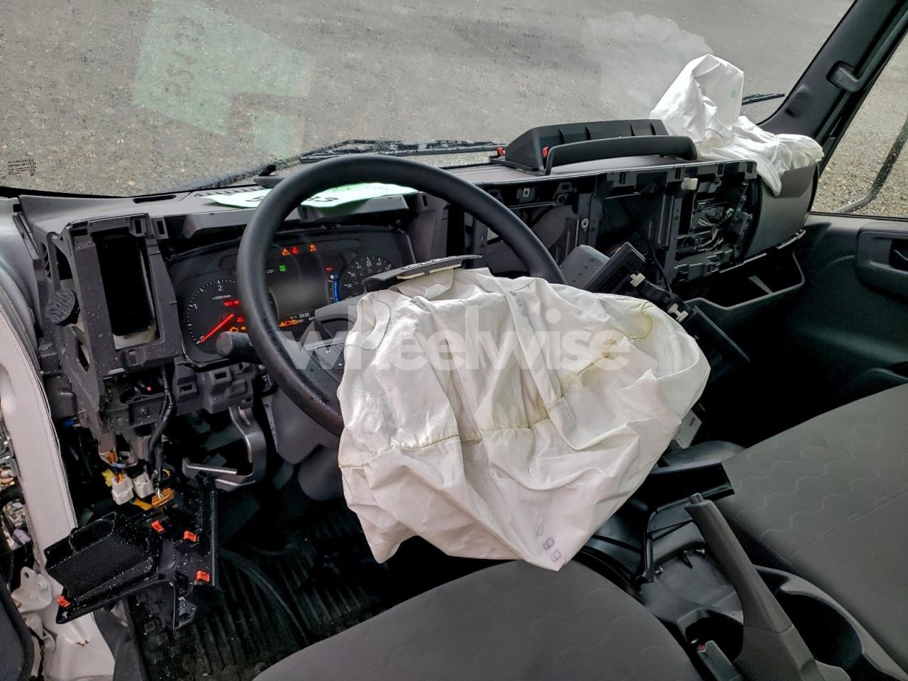 Photo 8 of 2025 ISUZU NPR XD TRUCK CAB AND CHASSIS (VIN JALC4W167S7K00387)