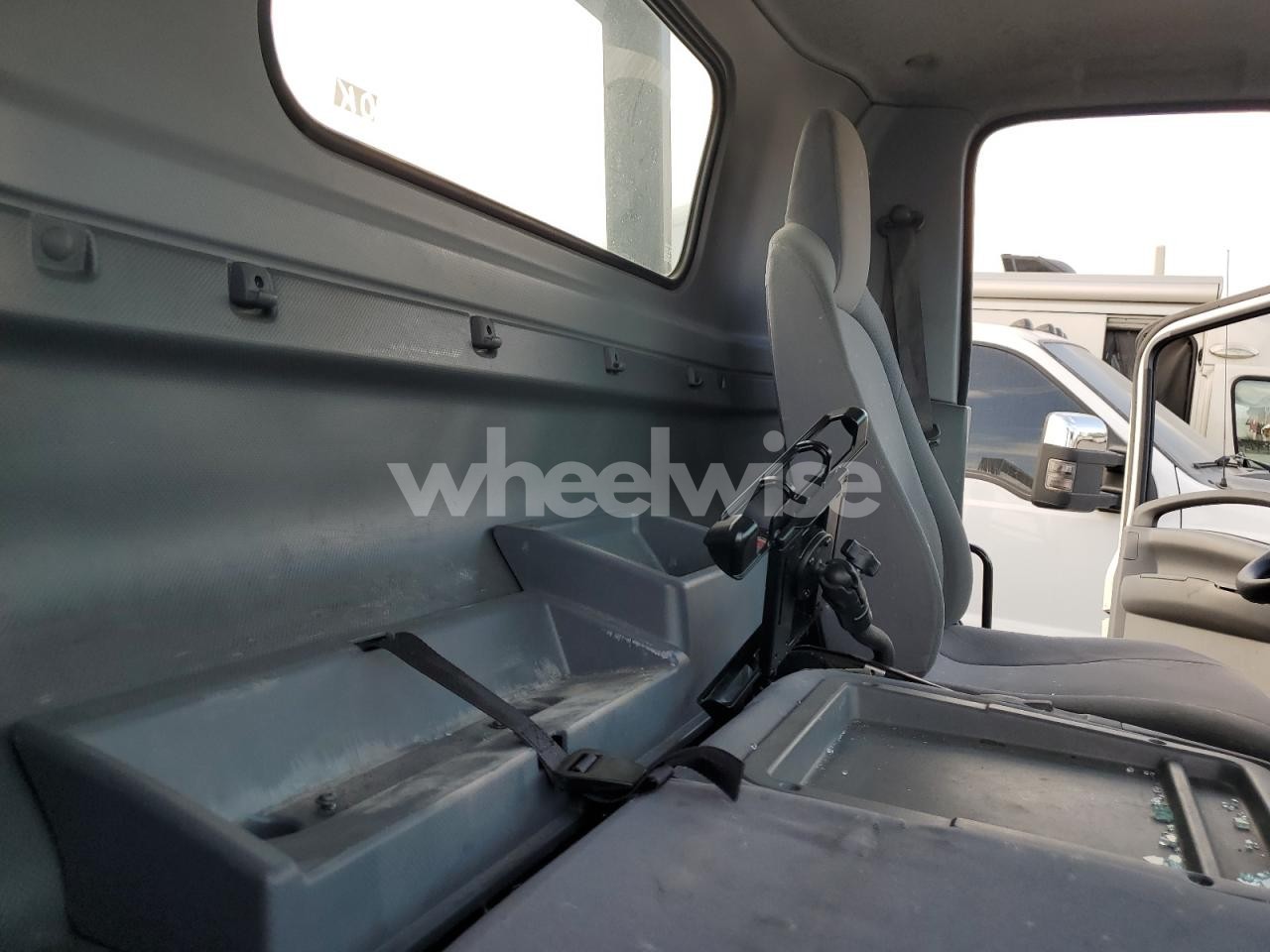 Photo 10 of 2021 ISUZU NRR (VIN JALE5W161M7301336)