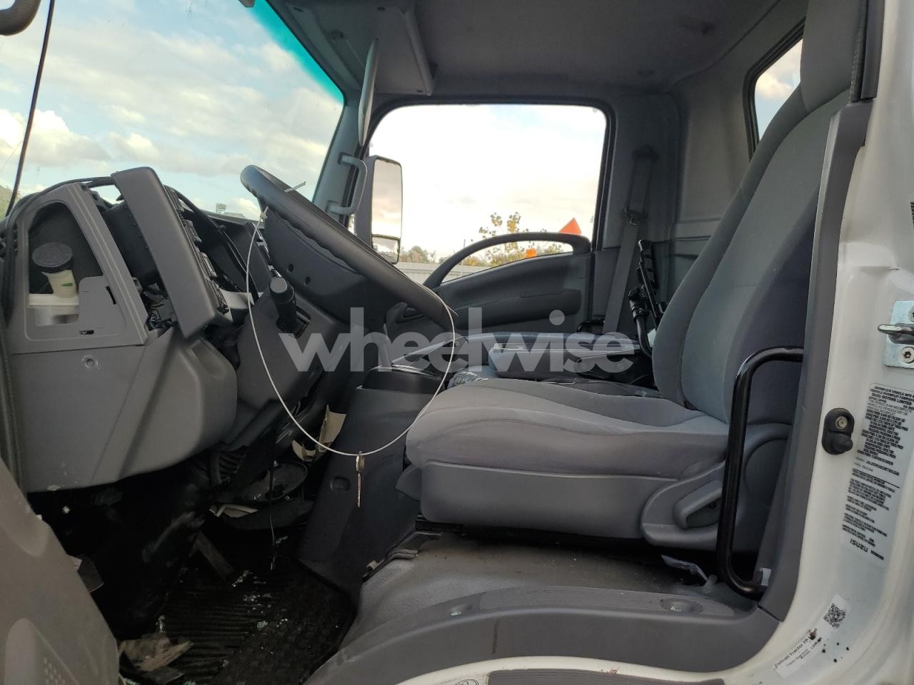 Photo 7 of 2021 ISUZU NRR (VIN JALE5W161M7301336)