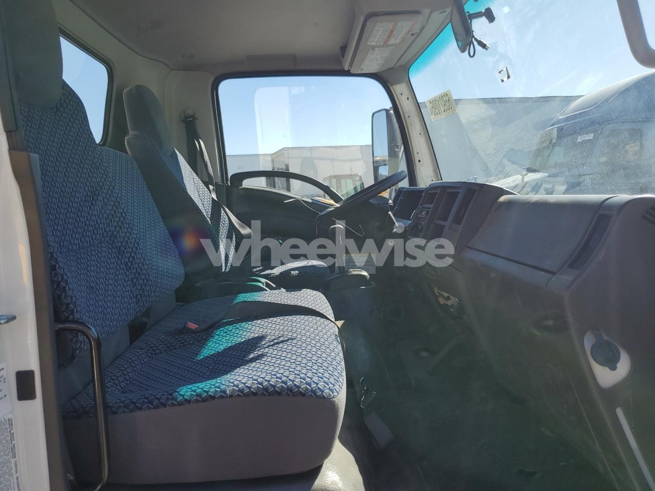 Photo 6 of 2023 ISUZU NRR (VIN JALE5W168P7306781)