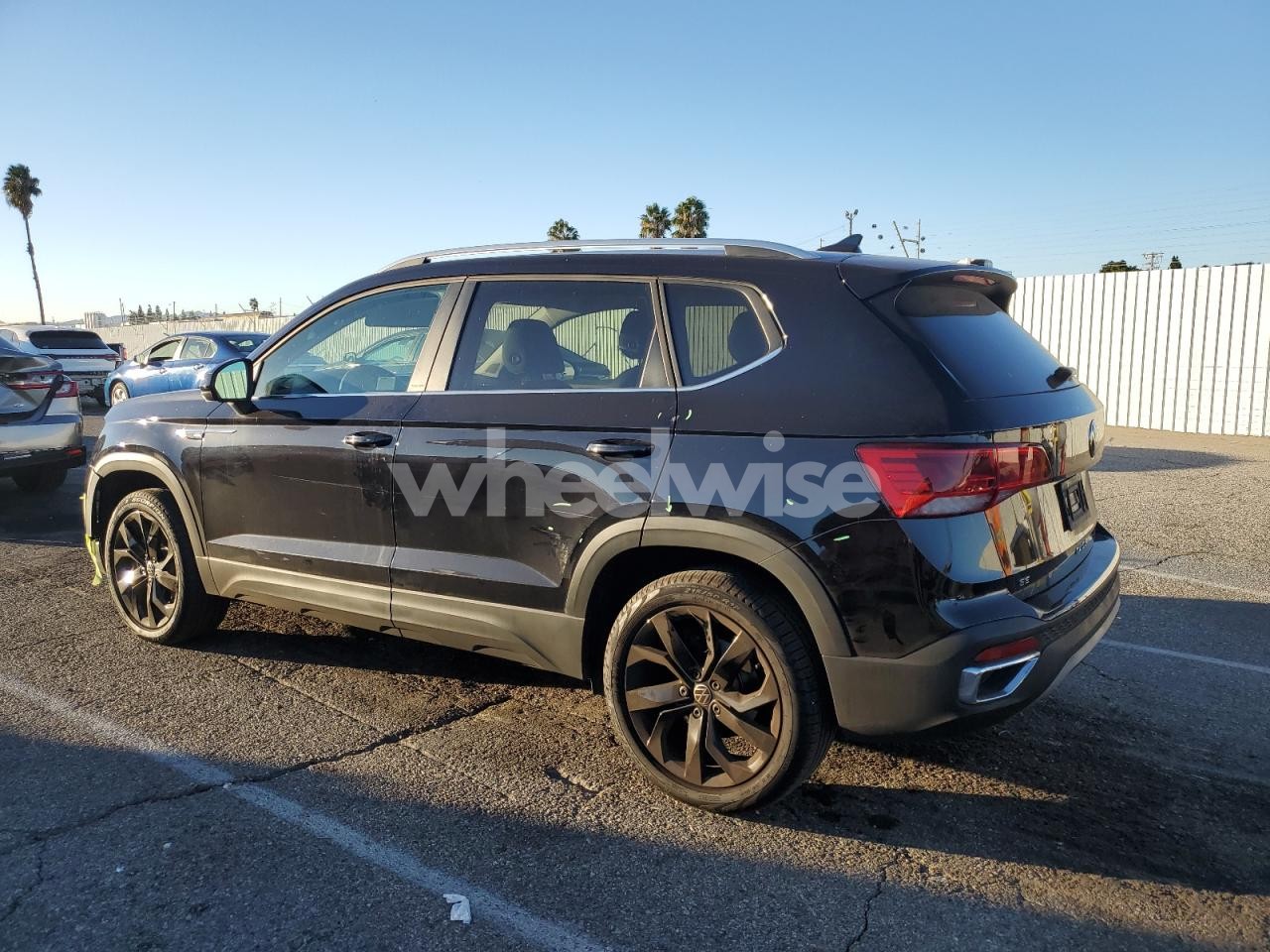 Photo 2 of 2022 VOLKSWAGEN TAOS SE (VIN JF1GD66575H519554)