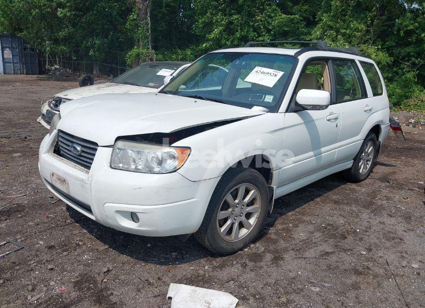 Photo 2 of 2007 Subaru Forester 2.5X (VIN JF1SG65617H718016)