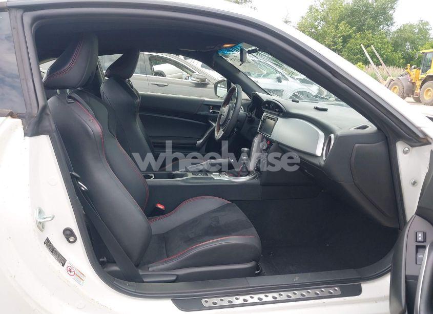 Photo 5 of 2013 Subaru Brz LIMITED (VIN JF1ZCAC18D1610243)