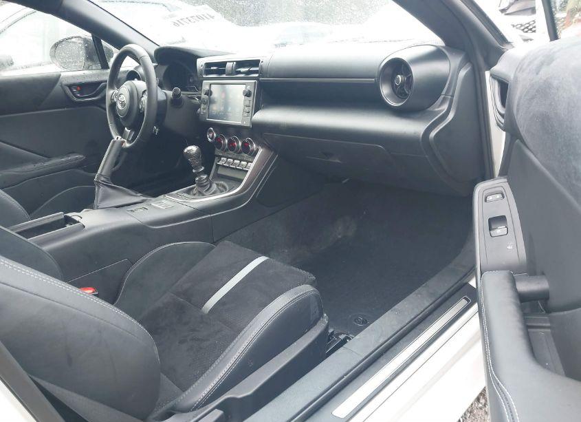 Photo 5 of 2024 Toyota Gr86 PREMIUM (VIN JF1ZNBE10R9753452)