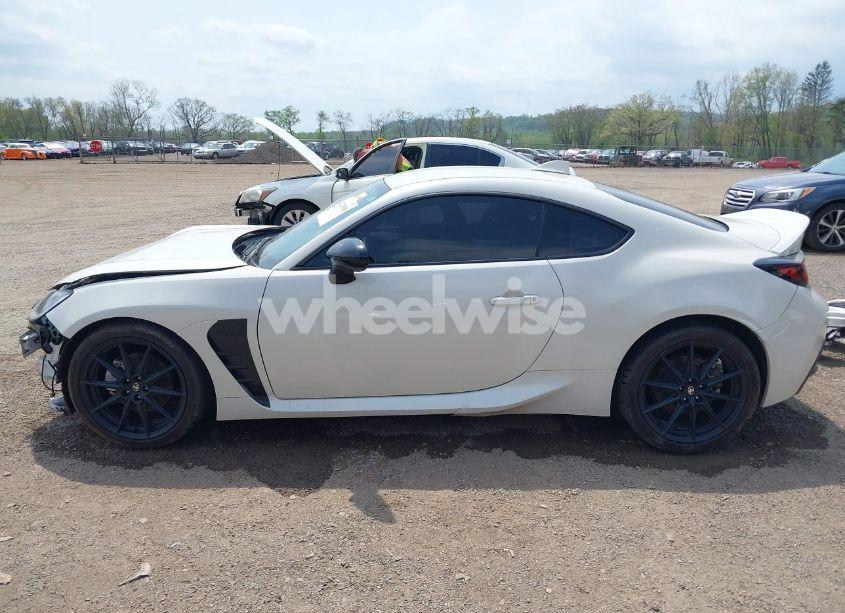 Photo 15 of 2023 Toyota Gr86 PREMIUM (VIN JF1ZNBE12P9756981)