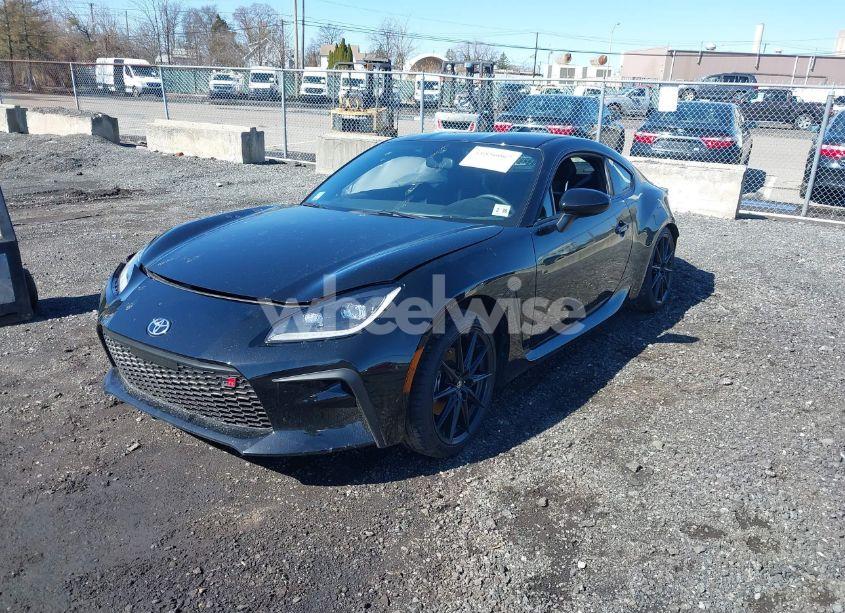Photo 2 of 2025 Toyota Gr86 PREMIUM (VIN JF1ZNBE12S9751742)