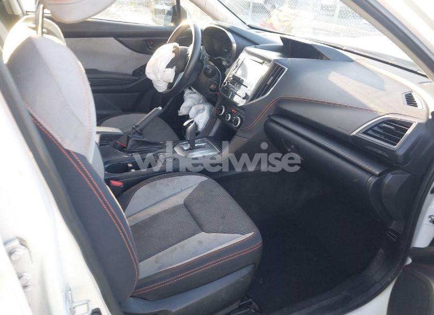 Photo 5 of 2022 Subaru Crosstrek PREMIUM (VIN JF2GTAEC0NH221817)