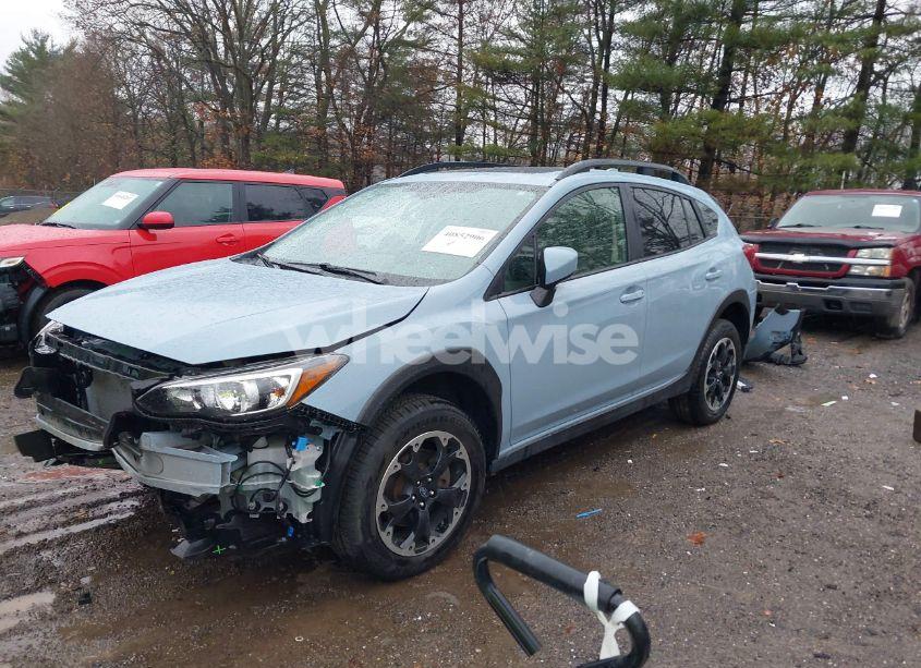Photo 2 of 2022 Subaru Crosstrek PREMIUM (VIN JF2GTAEC5NH268695)