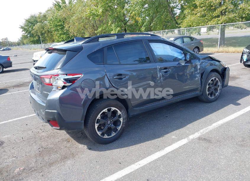 Photo 4 of 2022 Subaru Crosstrek PREMIUM (VIN JF2GTAPC8N8264203)